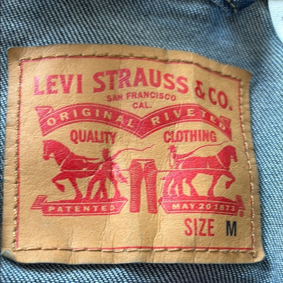 Levi's Blue Lightweight Shirt Jacket Classic Style New With Tags
Size Me… - Picture 11 of 13